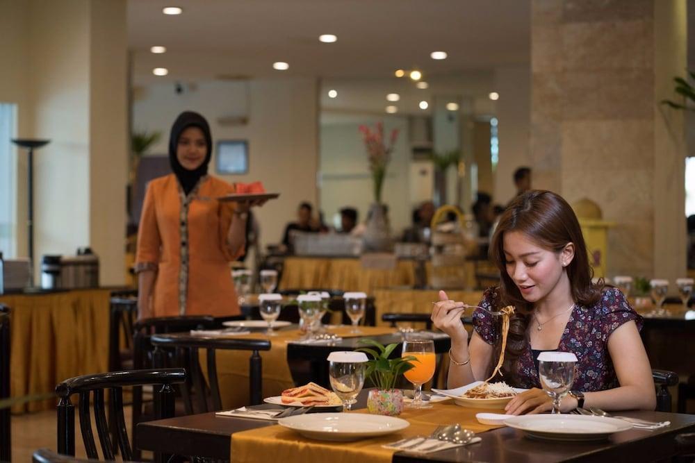 Garuda Plaza Hotel Medan Dış mekan fotoğraf